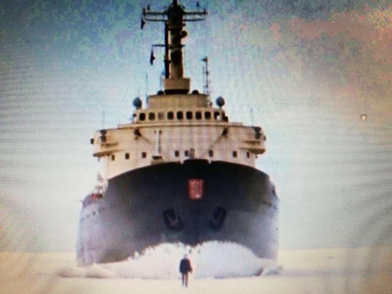 Performance by Guido van der Werve with Russian nuclear icebreaker - Video photo with Moiré pattern